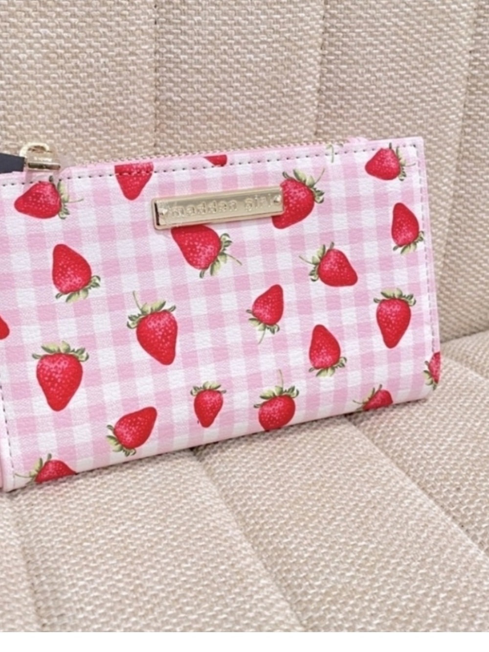 🔹️ Madden Girl🔹️ Pink Red Strawberry Checkered Snap Wallet  ✨️🍓